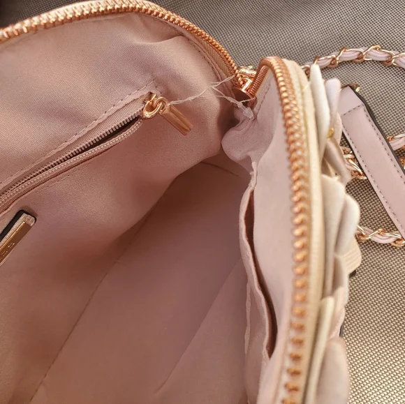 ALDO, new without tags Handbag with 3D flowers - Picture 3 of 8